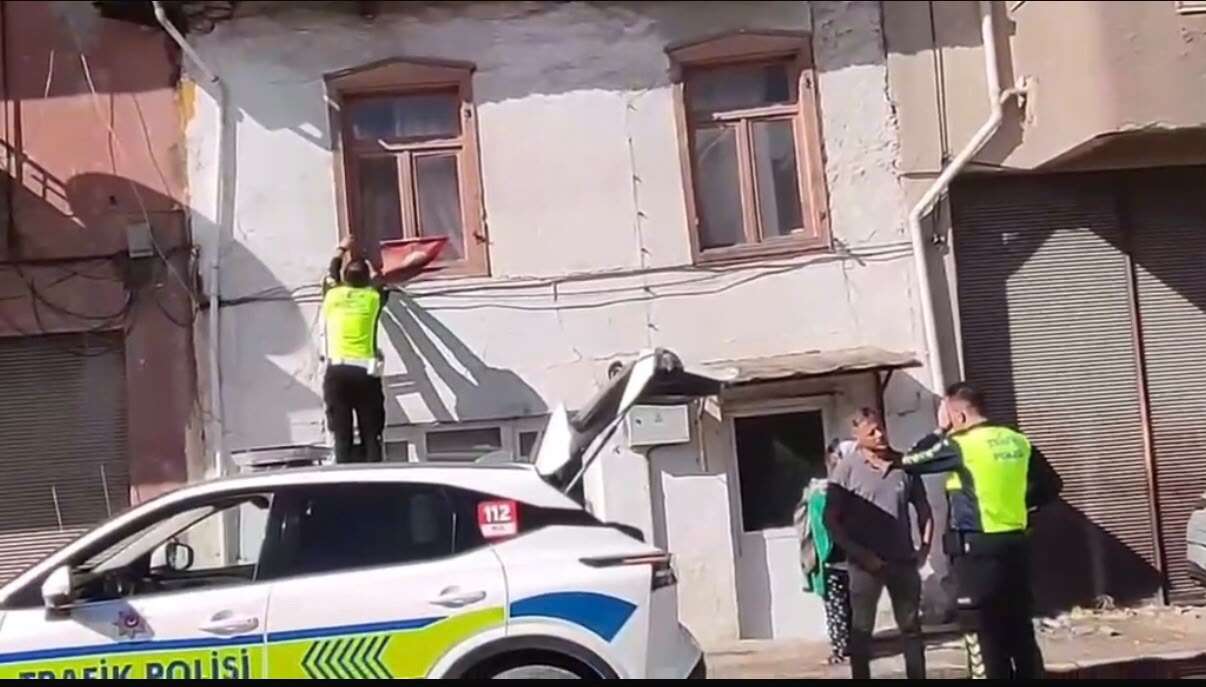 Milas Emniyetinden Anlamlı Hareket: Türk Bayrağına Sahip Çıktılar 3